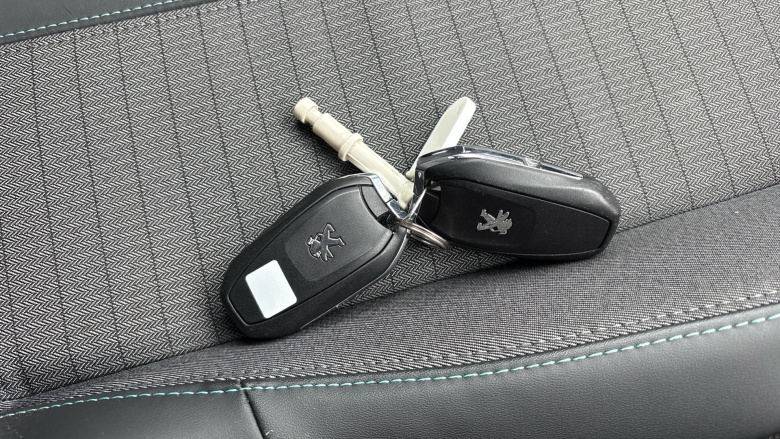 Peugeot 2008 1.2 PureTech 130 Allure 5dr EAT8 Petrol Estate